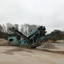 Powerscreen Chieftain 600, 2006 with rebuild engine. The machine is ready for work and in good condition.